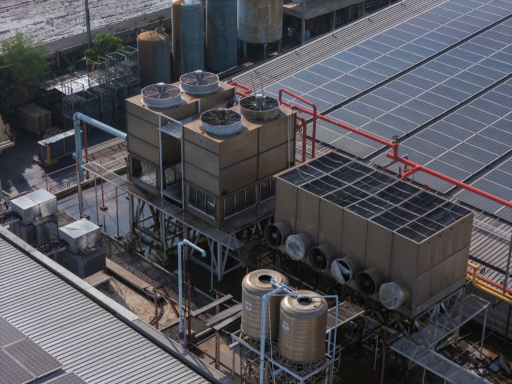 How does thermal energy storage cut data centre cooling cost?
